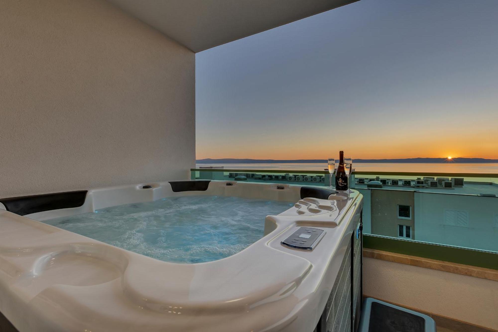 Exclusive Penthouse Big Blue With Private Jacuzzi Apartment Makarska Bagian luar foto