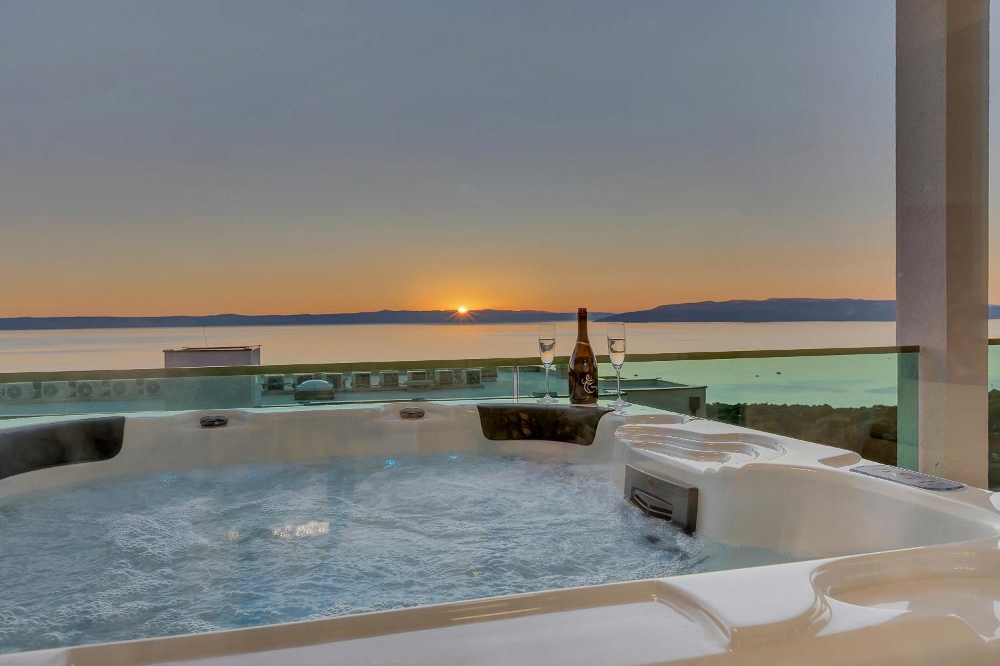Exclusive Penthouse Big Blue With Private Jacuzzi Apartment Makarska Bagian luar foto