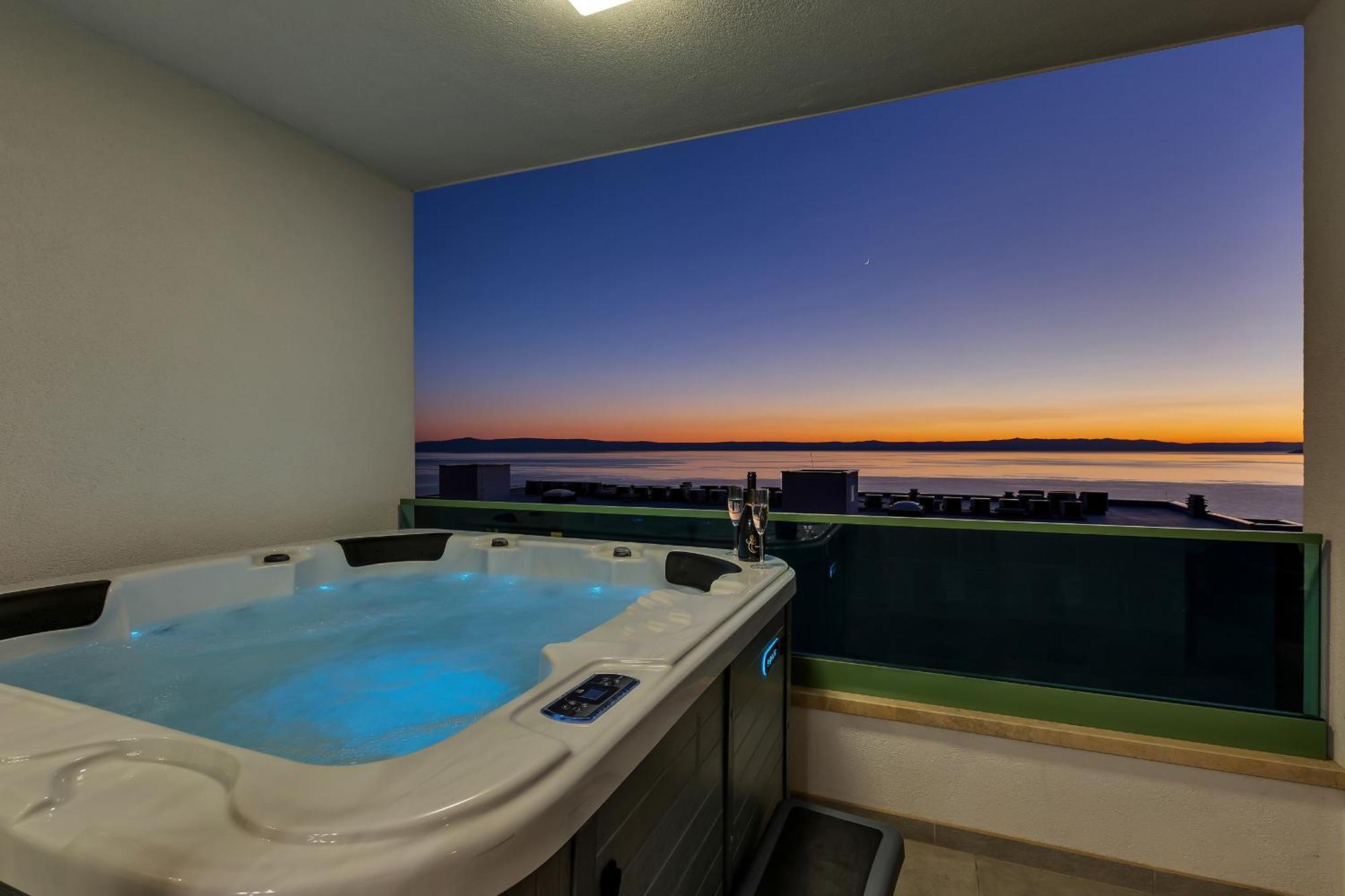 Exclusive Penthouse Big Blue With Private Jacuzzi Apartment Makarska Bagian luar foto