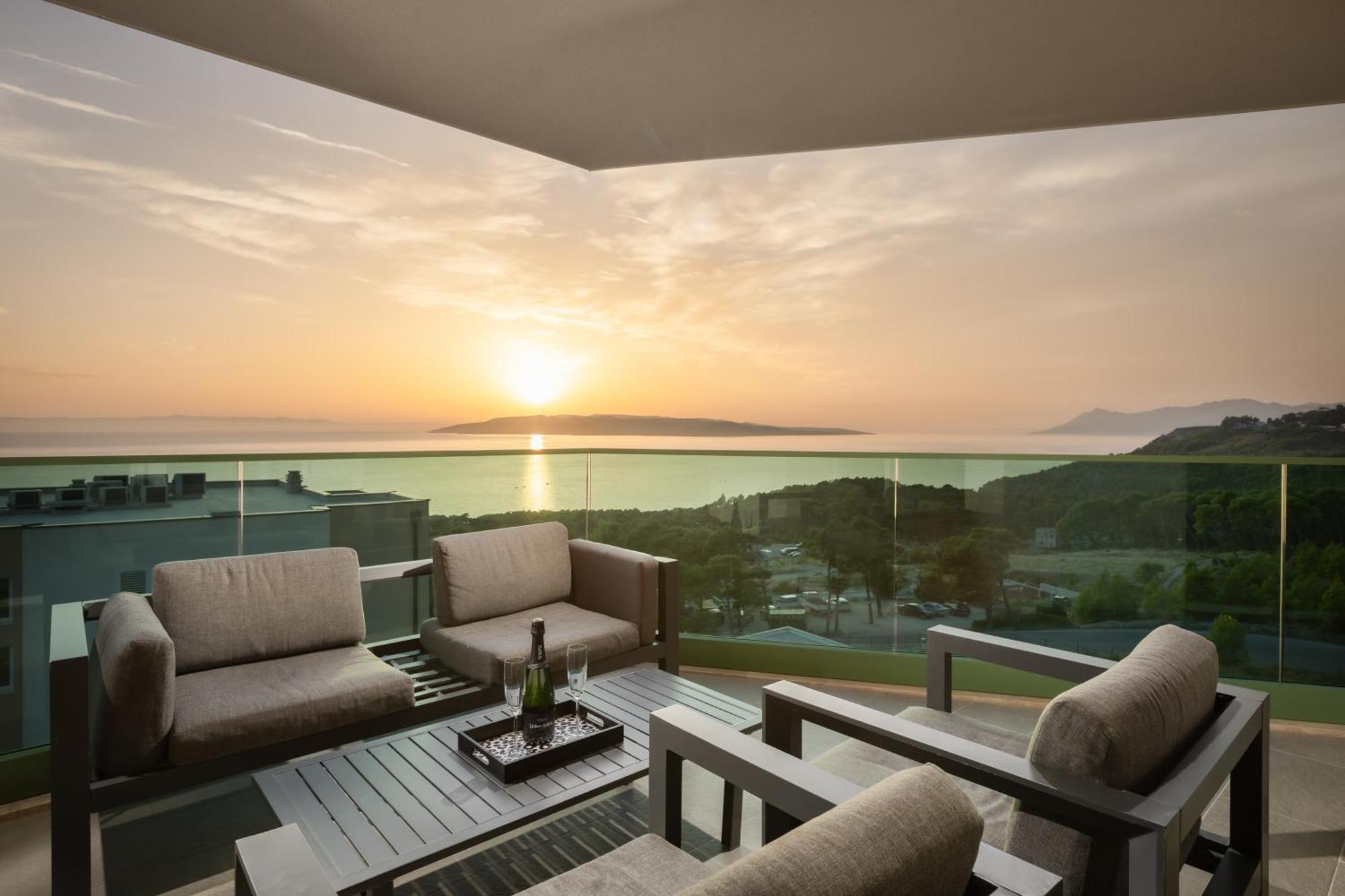 Exclusive Penthouse Big Blue With Private Jacuzzi Apartment Makarska Bagian luar foto